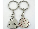 Set 2 brelocuri metalice hainute  - 15 RON